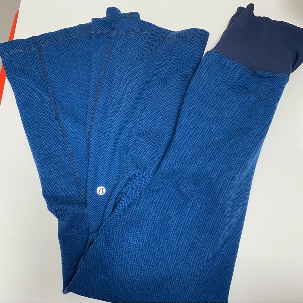 Lululemon Hook my Eye Groove (Flare) Pants - Picture 3 of 13